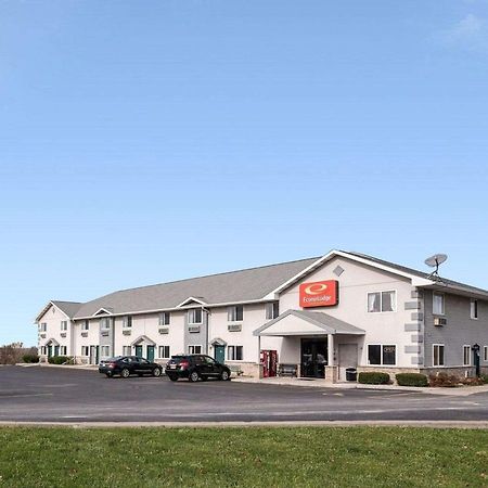 Econo Lodge Inn & Suites Canandaigua Bagian luar foto