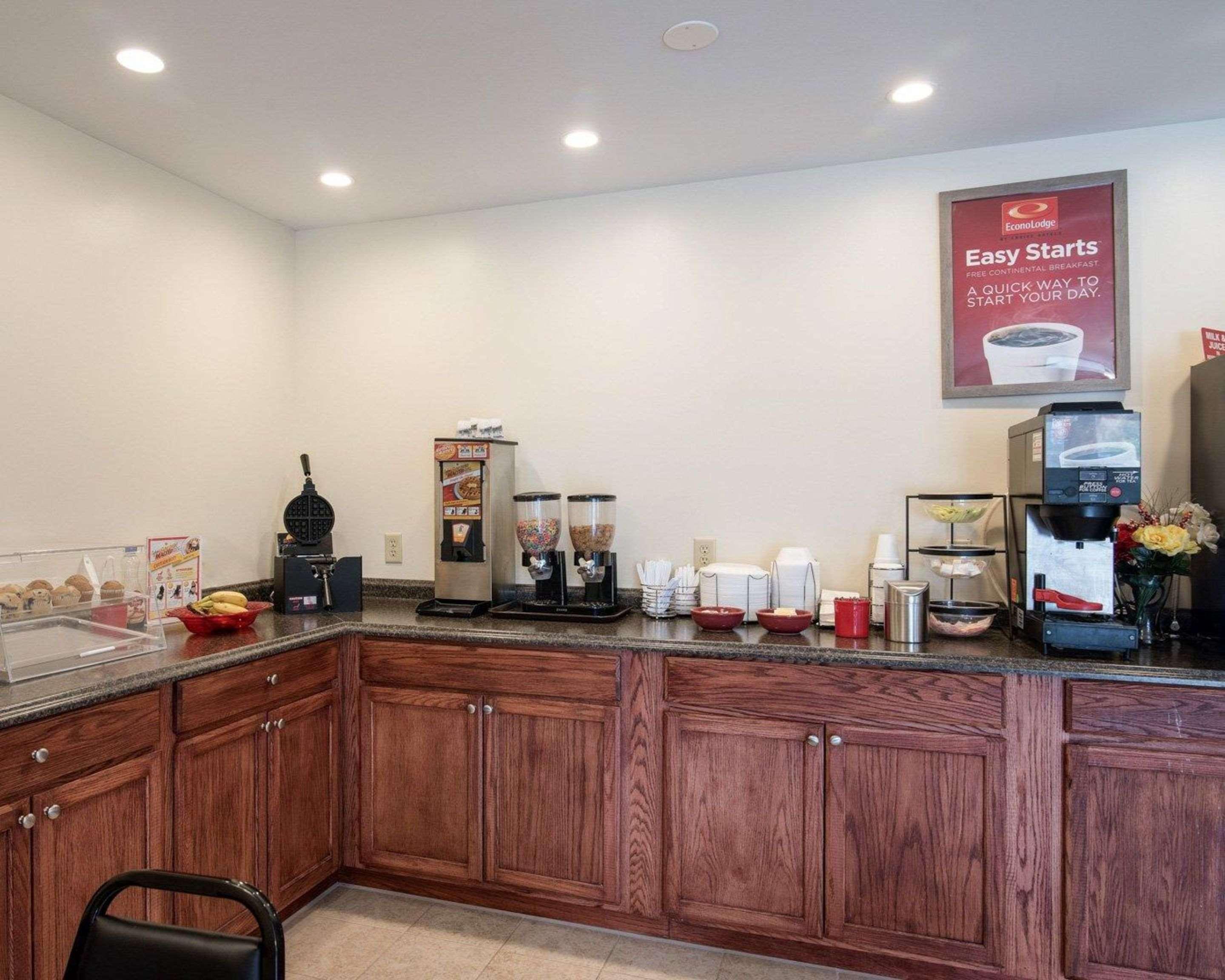 Econo Lodge Inn & Suites Canandaigua Bagian luar foto