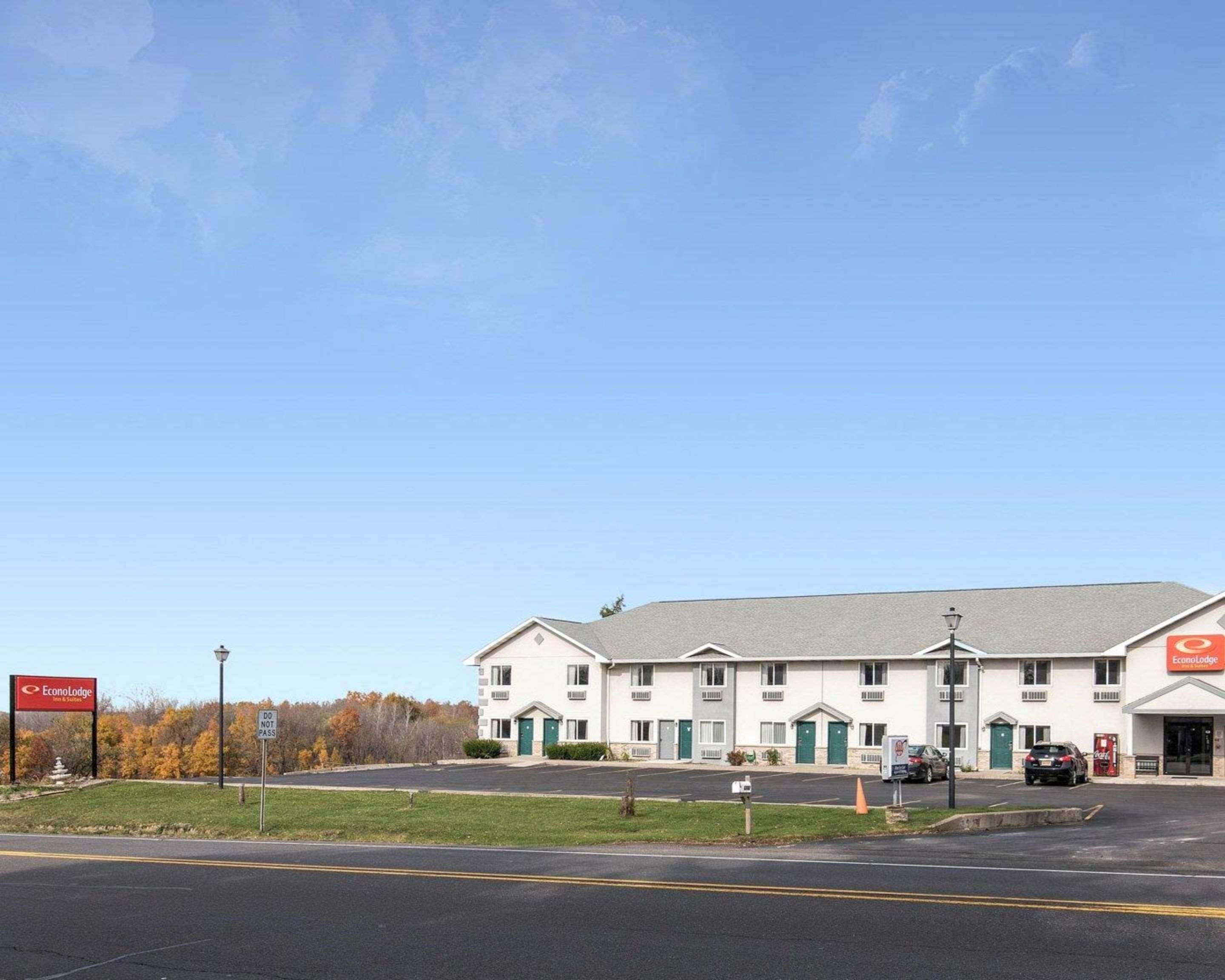 Econo Lodge Inn & Suites Canandaigua Bagian luar foto