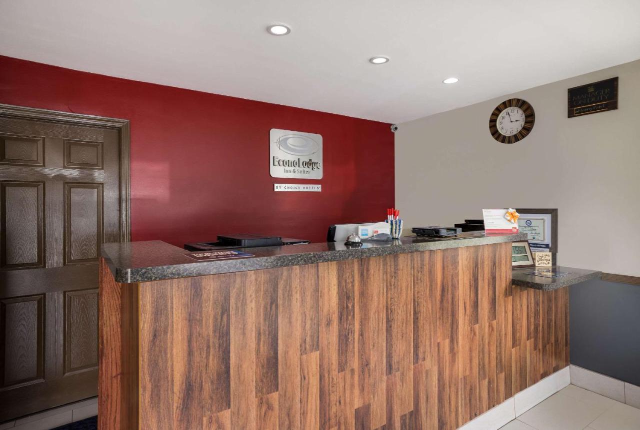 Econo Lodge Inn & Suites Canandaigua Bagian luar foto