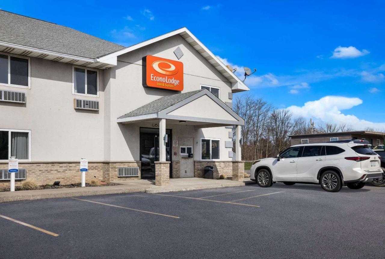 Econo Lodge Inn & Suites Canandaigua Bagian luar foto