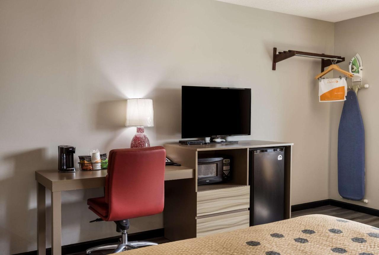 Econo Lodge Inn & Suites Canandaigua Bagian luar foto