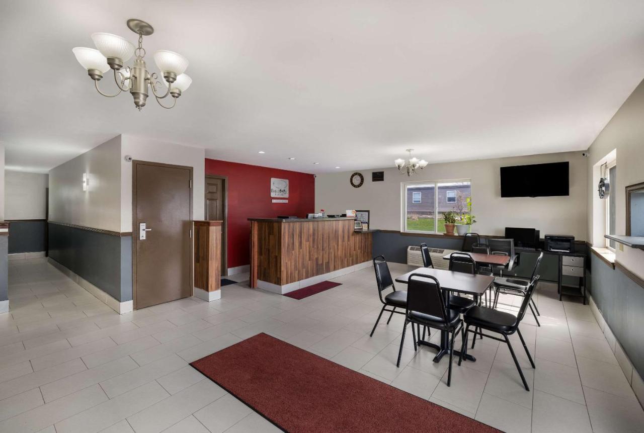 Econo Lodge Inn & Suites Canandaigua Bagian luar foto