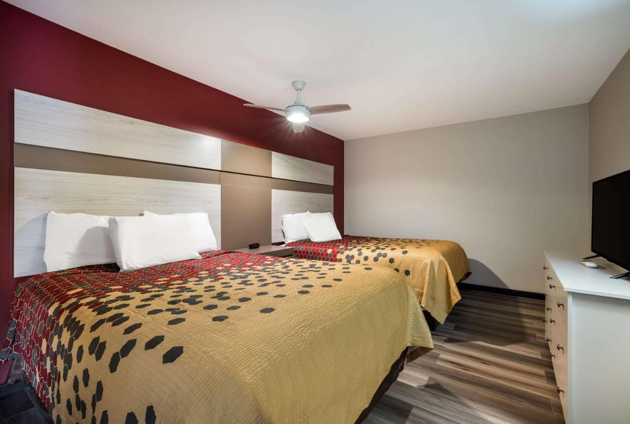 Econo Lodge Inn & Suites Canandaigua Bagian luar foto