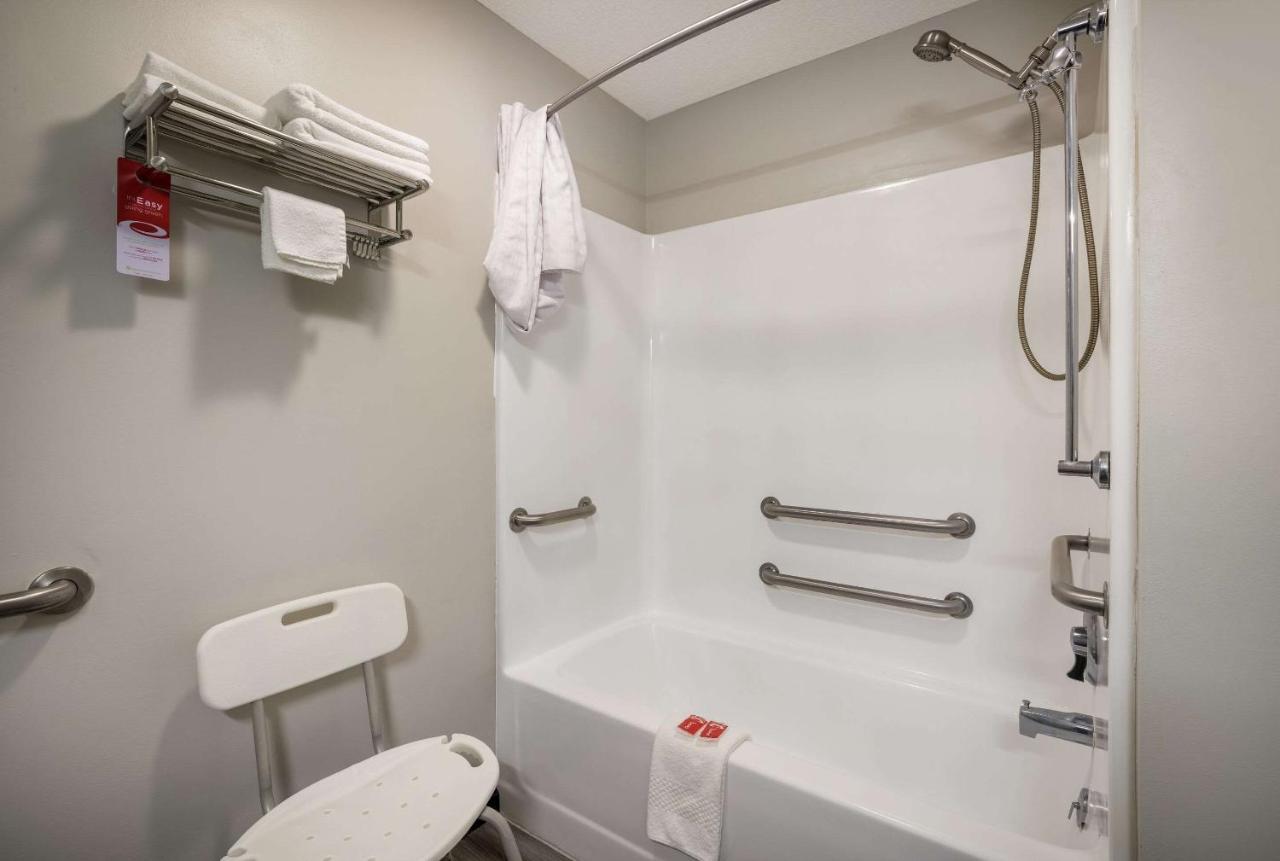 Econo Lodge Inn & Suites Canandaigua Bagian luar foto