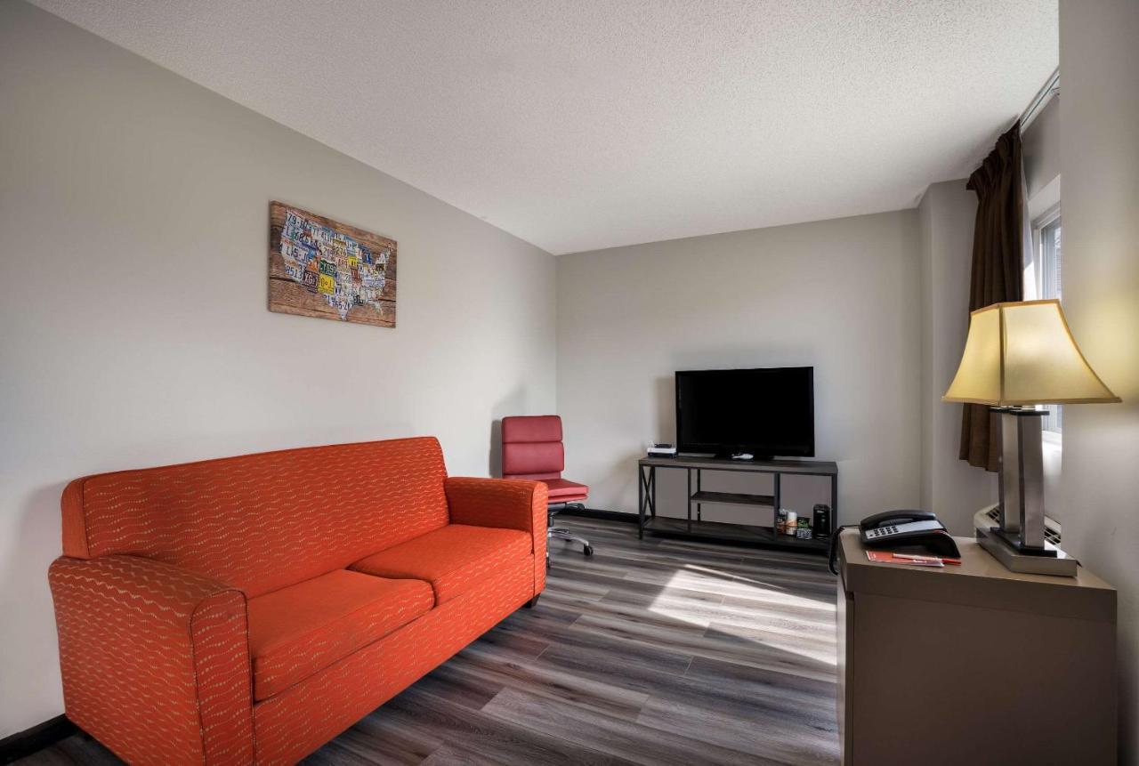 Econo Lodge Inn & Suites Canandaigua Bagian luar foto