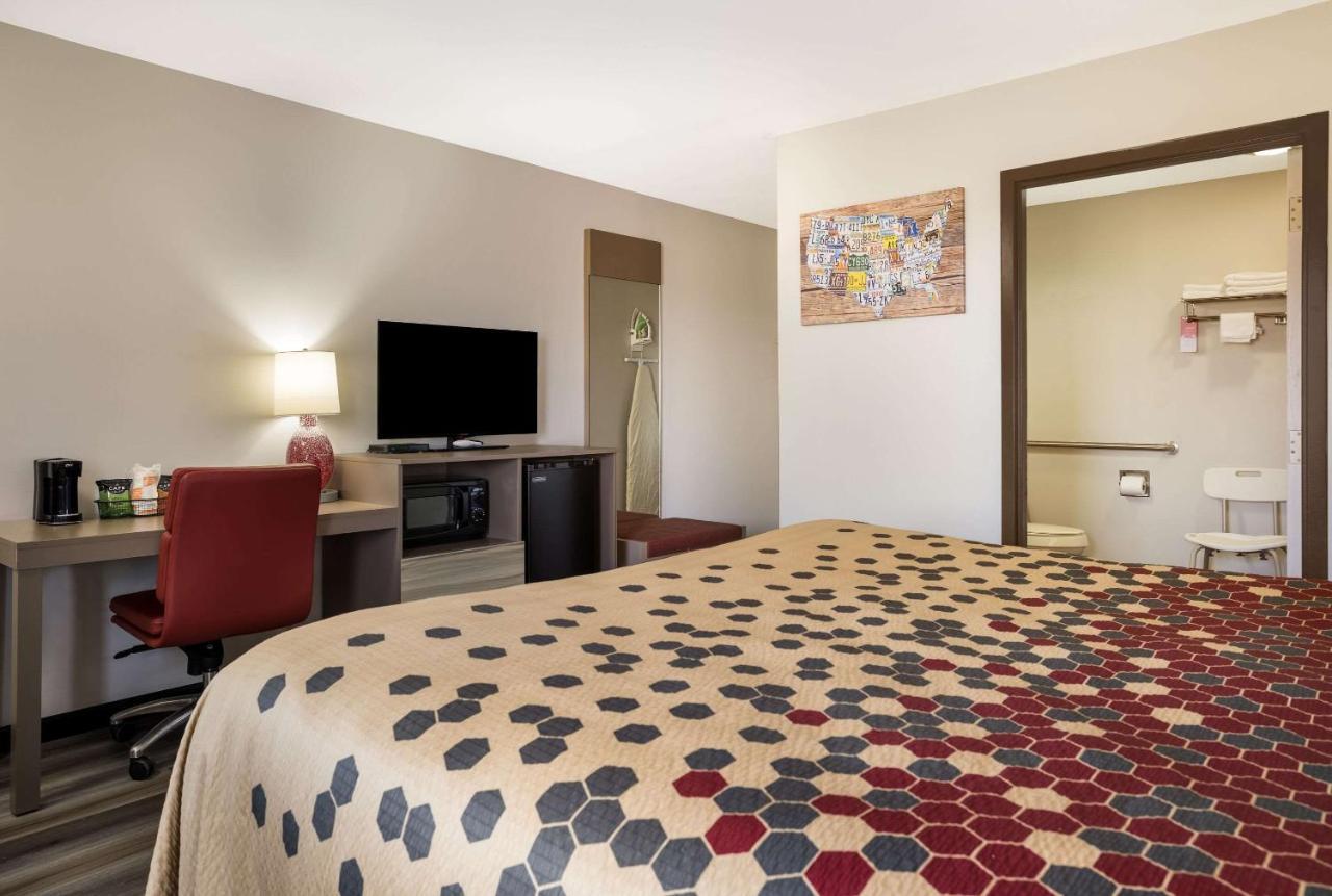 Econo Lodge Inn & Suites Canandaigua Bagian luar foto
