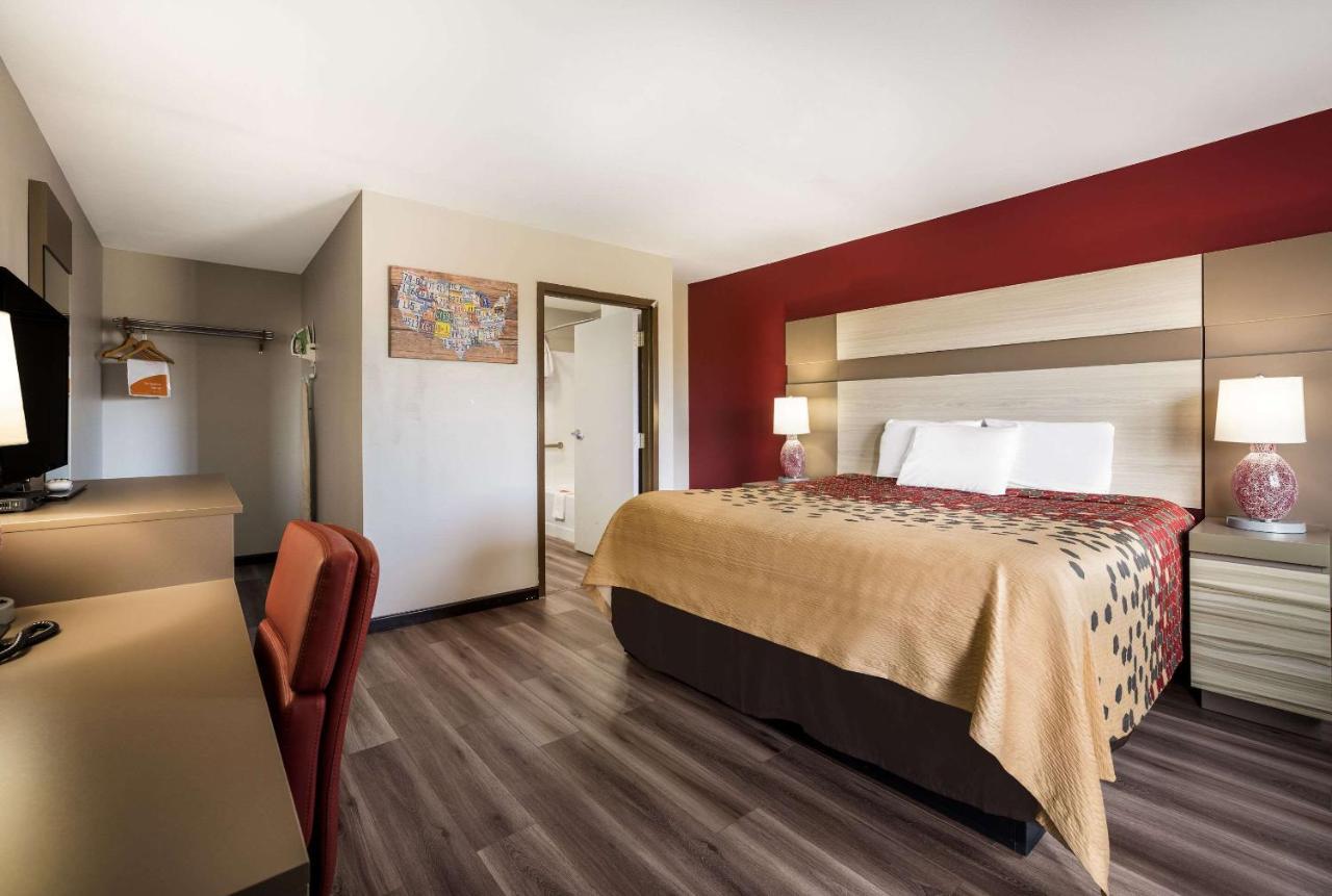 Econo Lodge Inn & Suites Canandaigua Bagian luar foto