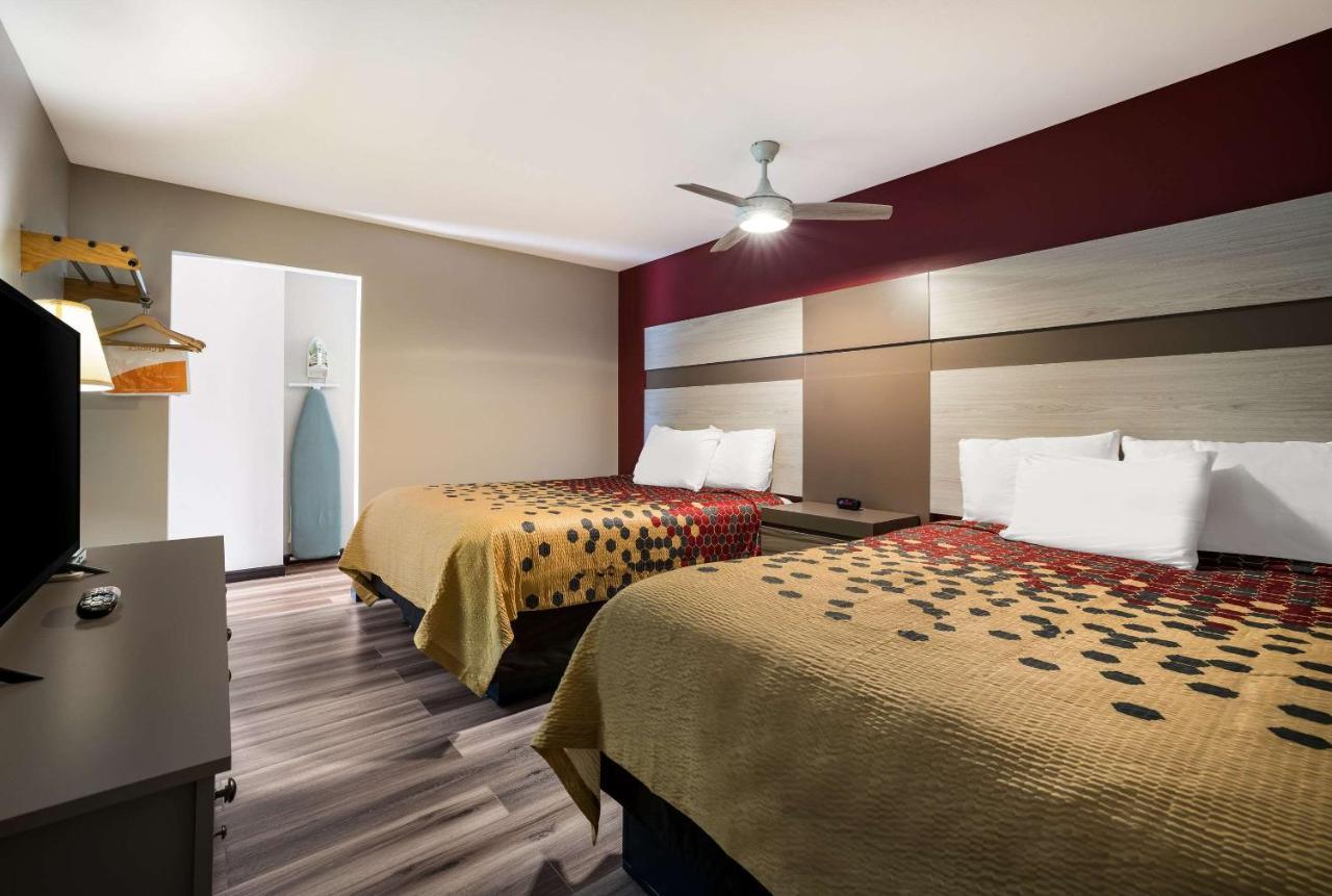 Econo Lodge Inn & Suites Canandaigua Bagian luar foto