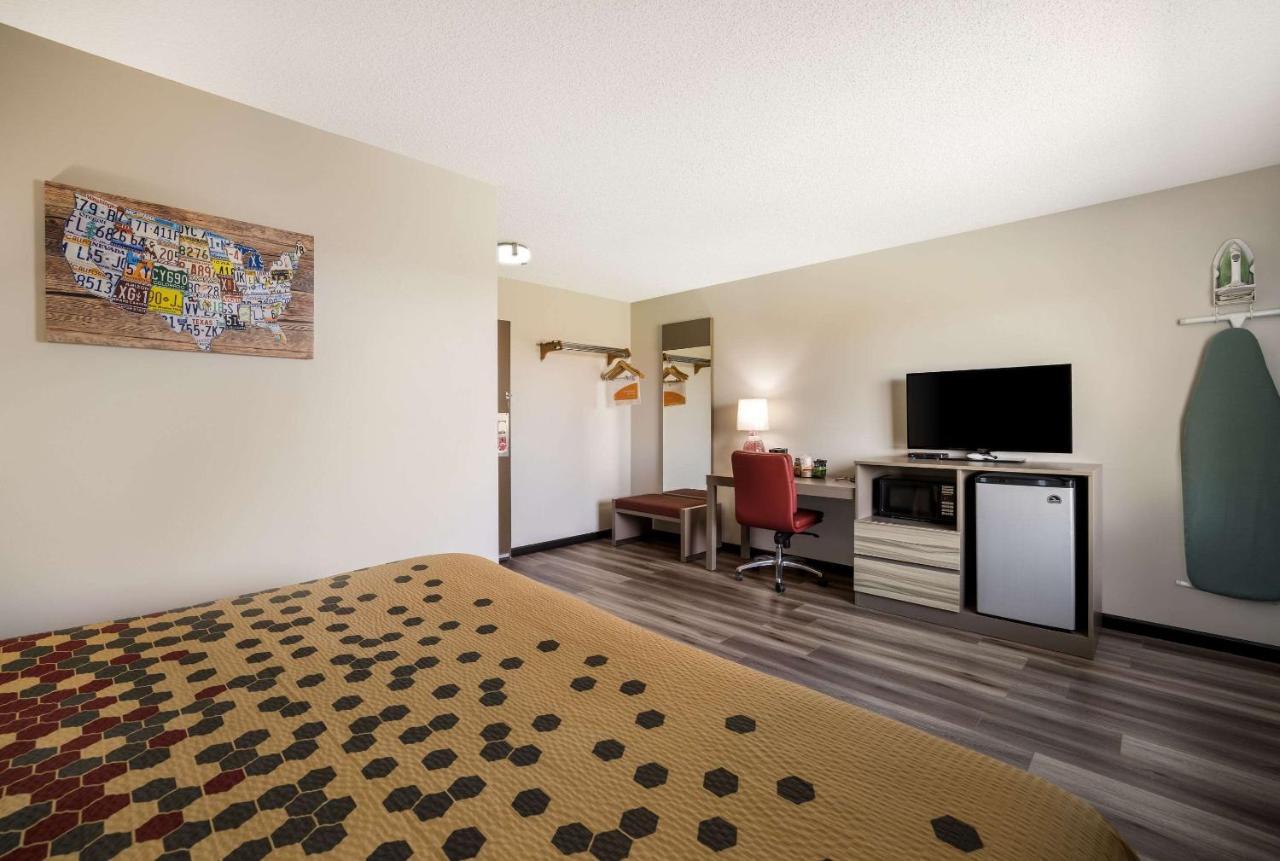 Econo Lodge Inn & Suites Canandaigua Bagian luar foto