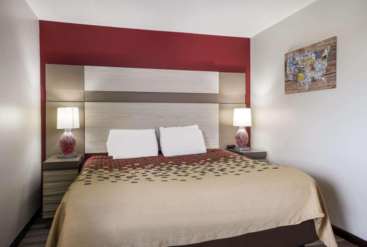 Econo Lodge Inn & Suites Canandaigua Bagian luar foto