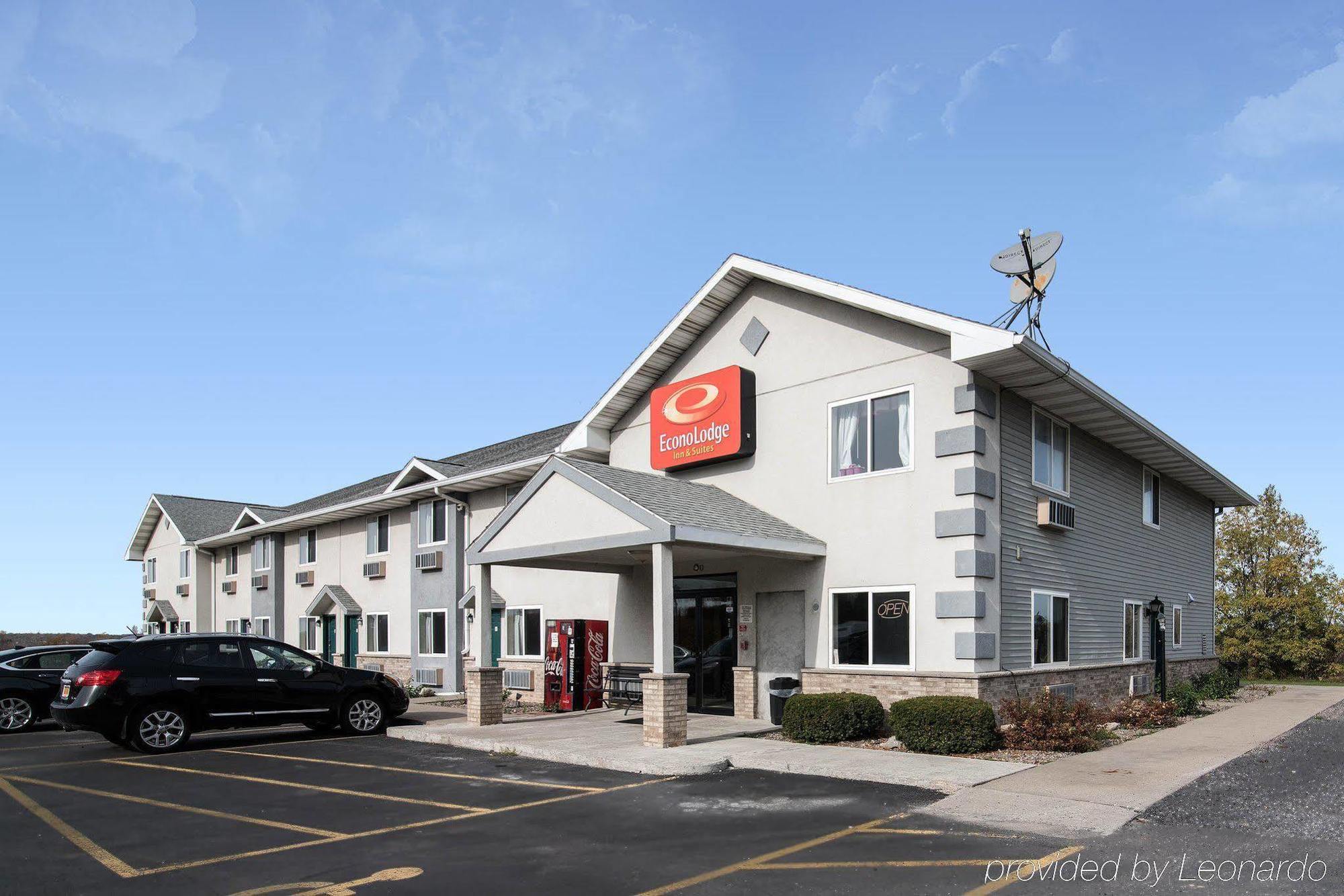 Econo Lodge Inn & Suites Canandaigua Bagian luar foto