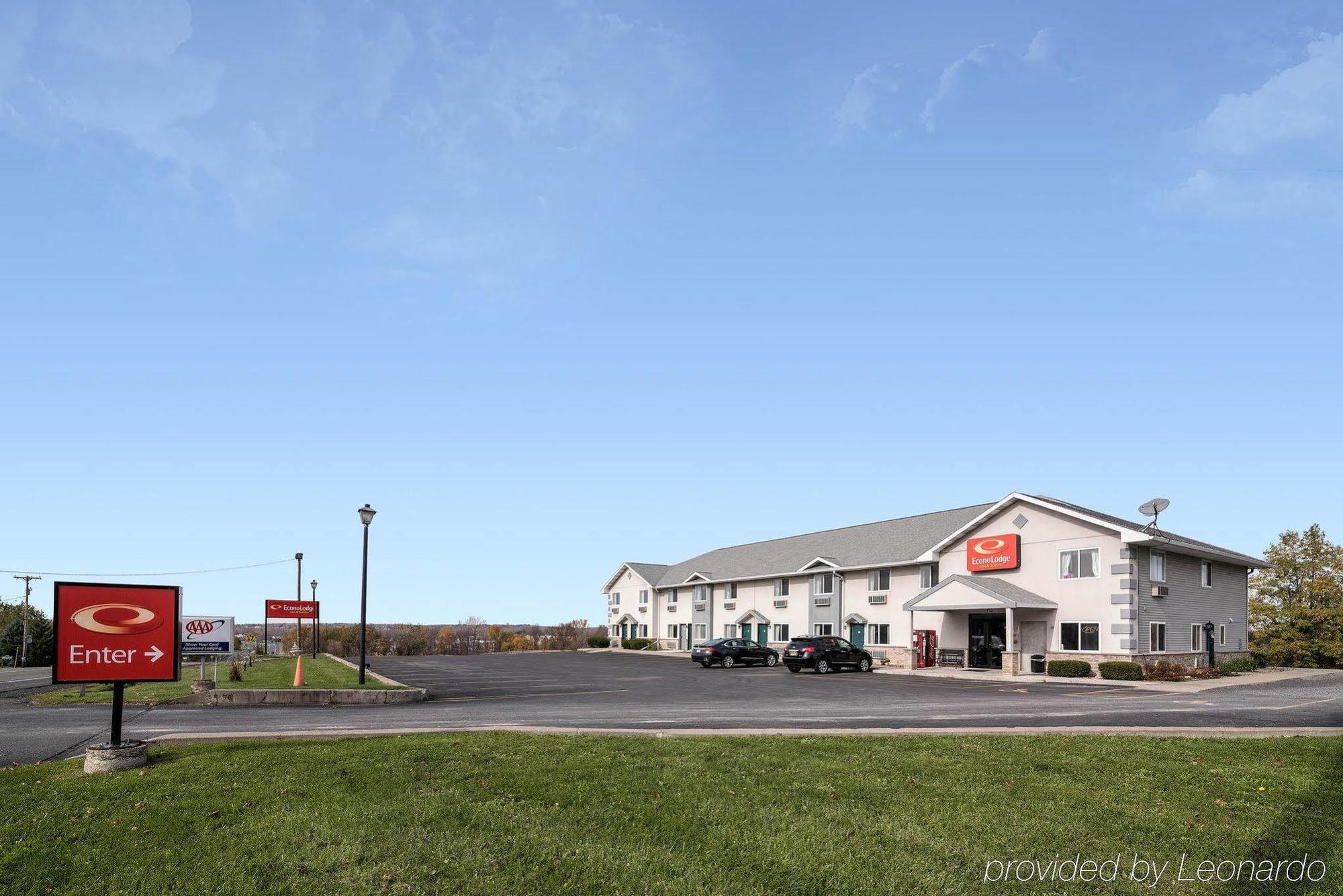 Econo Lodge Inn & Suites Canandaigua Bagian luar foto