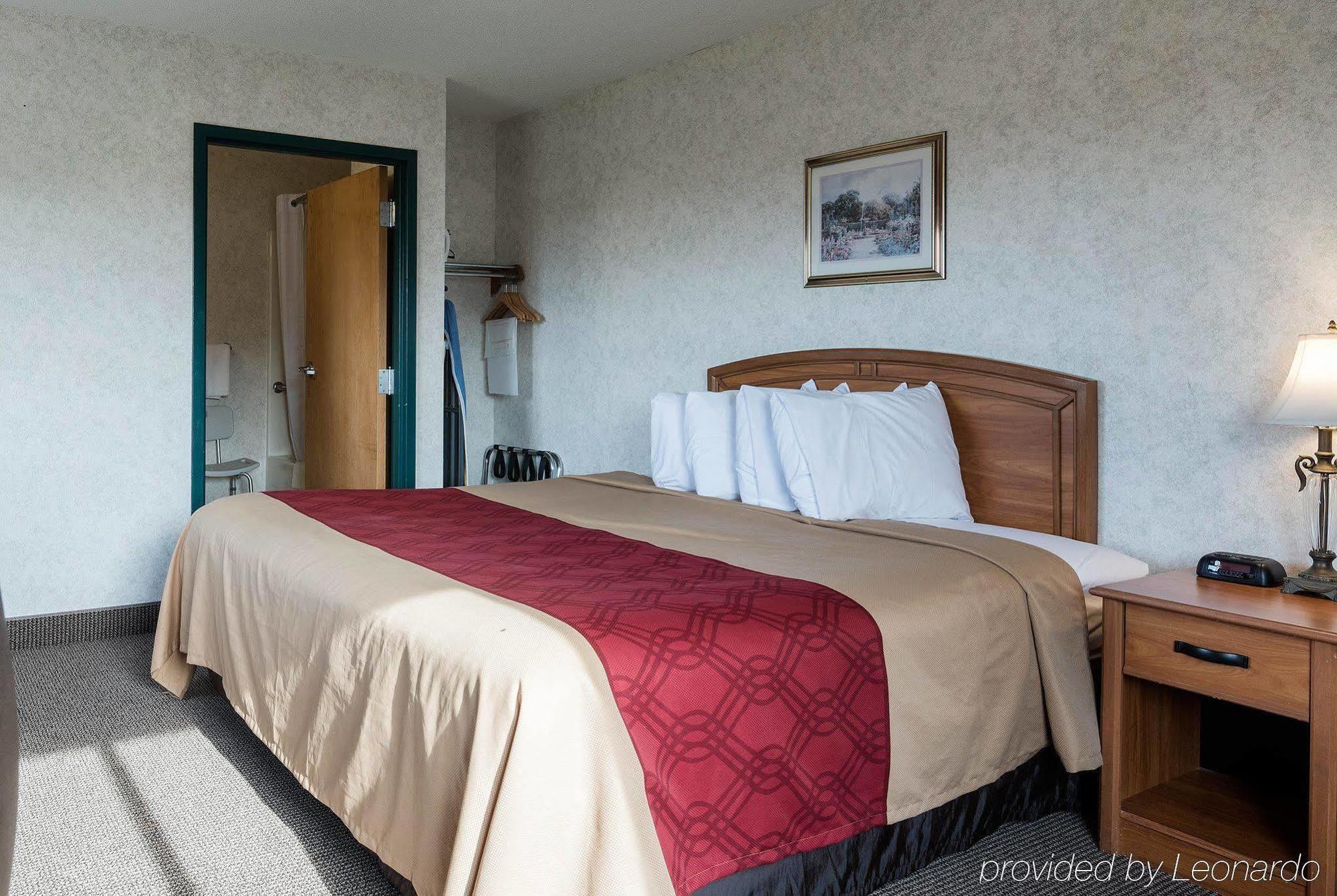 Econo Lodge Inn & Suites Canandaigua Bagian luar foto