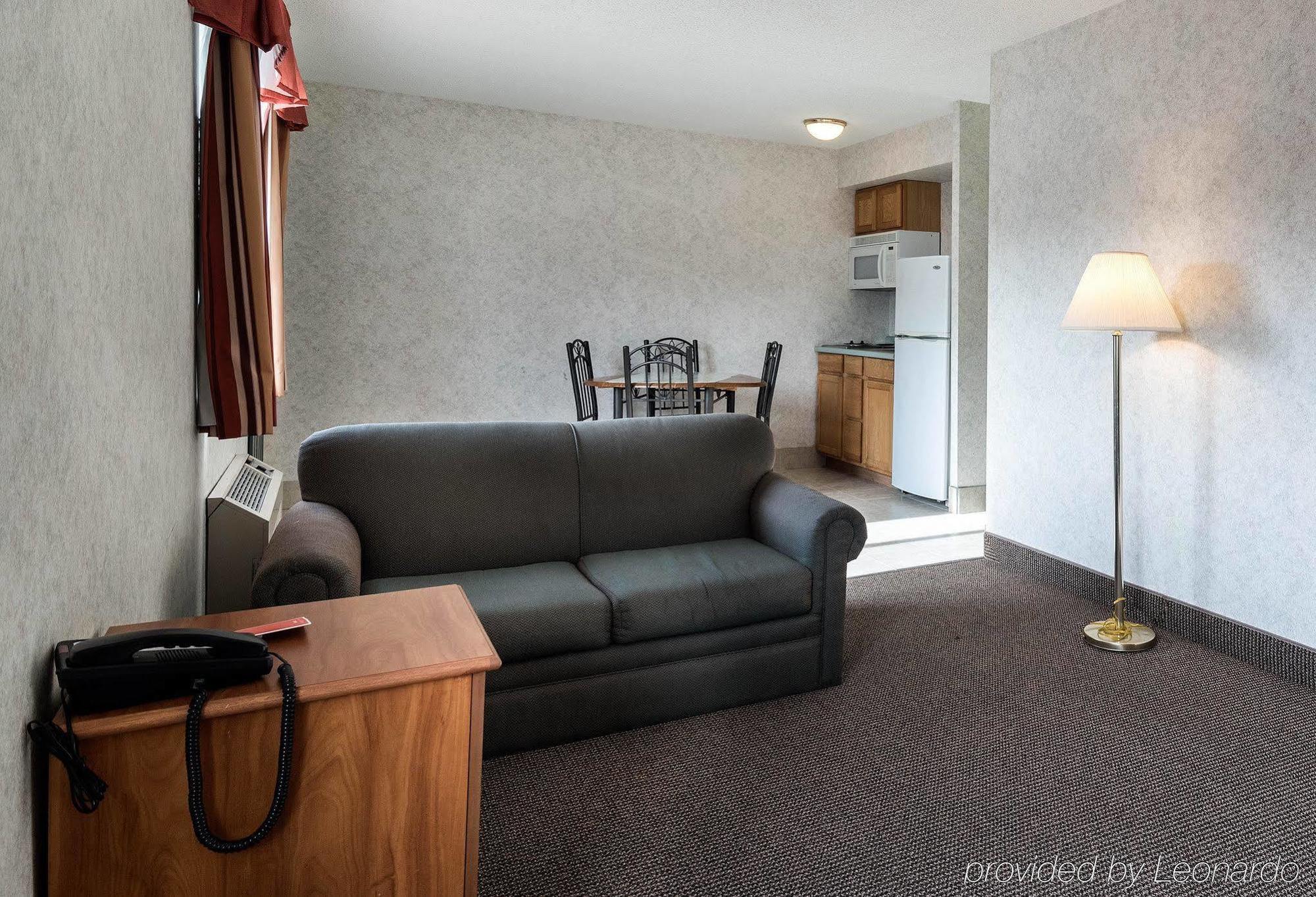 Econo Lodge Inn & Suites Canandaigua Bagian luar foto